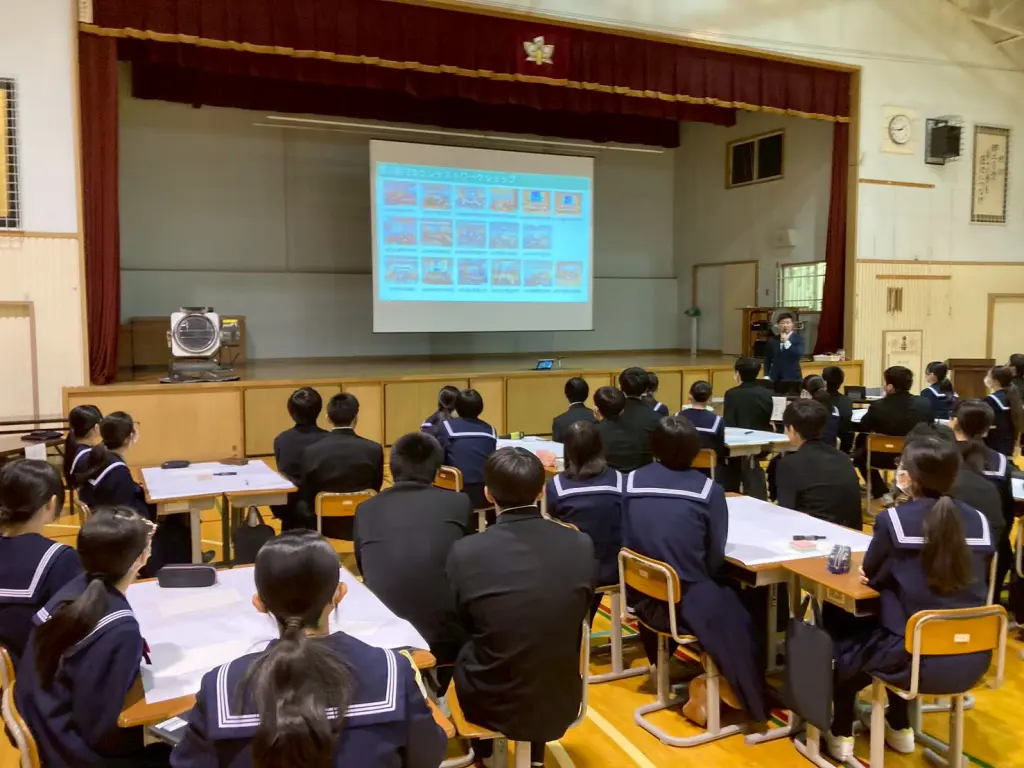 鯵ヶ沢中学校にて「まちづくりとお金」をテーマに金融教育授業を実施
